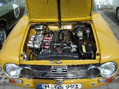 25183_tn_giulia_giallo_motorraum.jpg