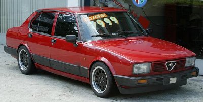 Alfa%20Romeo%20Alfetta%202,0%20QV%20oro.jpg