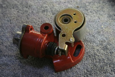 Riemenspanner komplett mit neuer Riemenscheibe.JPG