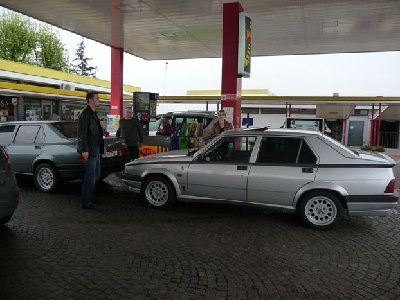 Tankstopp_Richtung_Garda_red.jpg